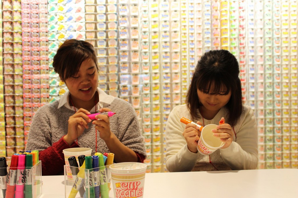 大阪のマイカップヌードルファクトリーでカップヌードルを自分で作れた件 きっとみつかるカフェ 関西の学生取材型情報サイト